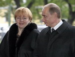 После развода с женой Путин не стал рвать связи с семьей