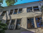 В Москве пенсионер выбросился из окна поликлиники 