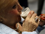 Исследование: пожилые люди с больным сердцем, употребляя алкоголь, живут дольше