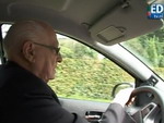 100-летний автомобилист продолжает путь