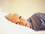 На какой кровати полезно спать пожилому человеку?